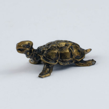 Żółwik, symbol szczęścia i długowieczności, figurka kolor stary mosiądz