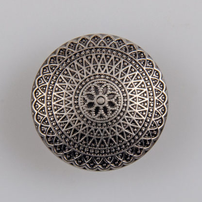 Guzik ozdobny antyczny ze wzorem koronkowym (mandala, fraktal), kolor stare srebro, śr. 25 mm