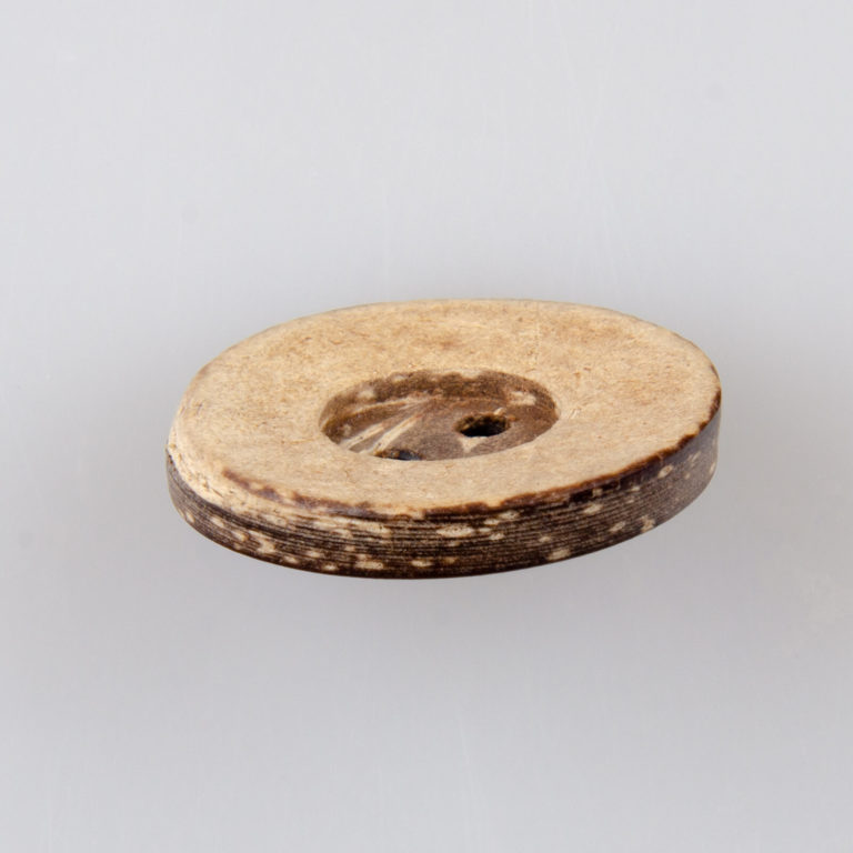 Guzik kokosowy z szerokim rantem do przyszycia 22 mm (36"), dwie dziurki