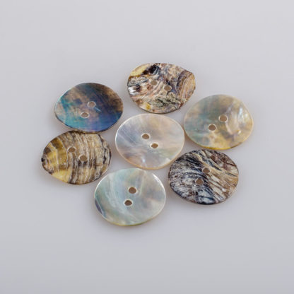 Guzik z muszli naturalnej, opal morski śr. 20 mm