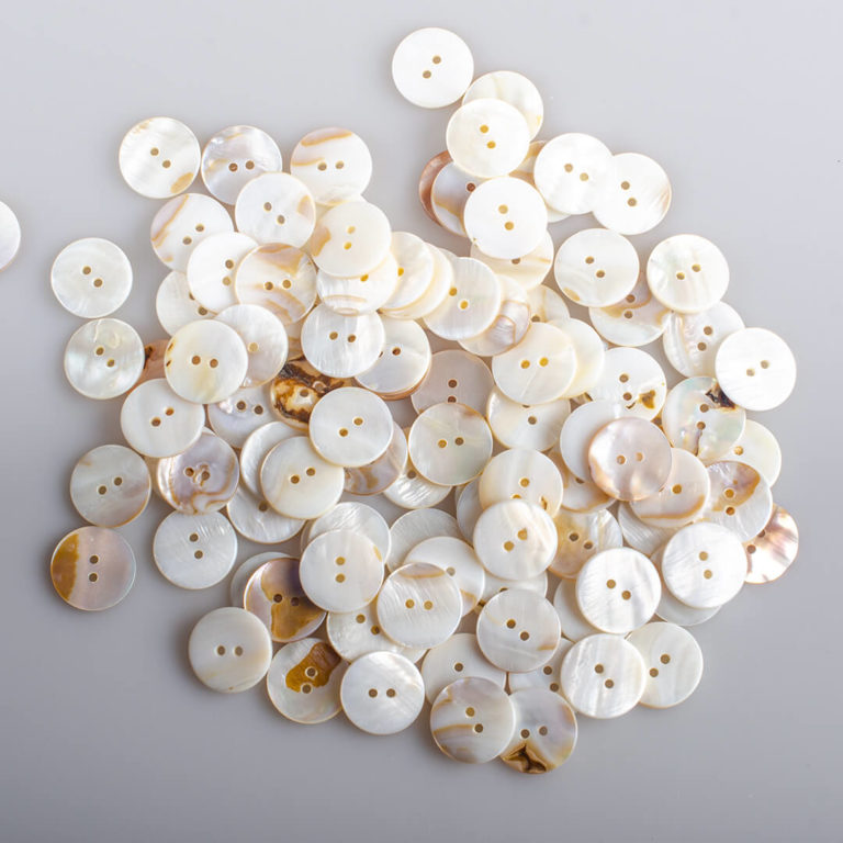 Guzik z białej macicy perłowej, naturalny śr. 20 mm