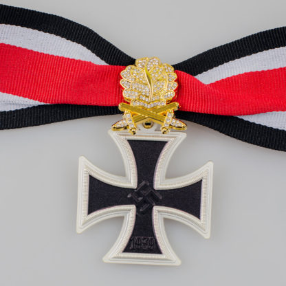 Krzyż Rycerski Krzyża Żelaznego ze Złotymi Liśćmi Dębu, Mieczami i Brylantami (Ritterkreuz des Eisernen Kreuzes mit Goldenem Eichenlaub, Schwertern und Brillanten)