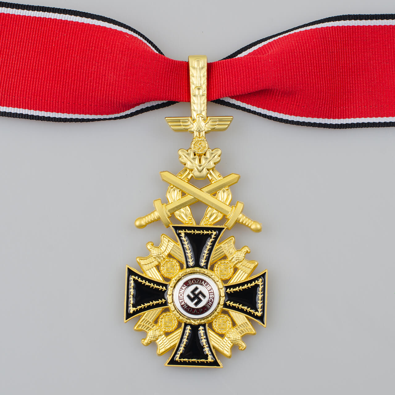 Order Niemiecki I klasy z wieńcem laurowym i mieczami (der Deutsche Orden mit Lorbeerkranz und Schwertern) - III Rzesza