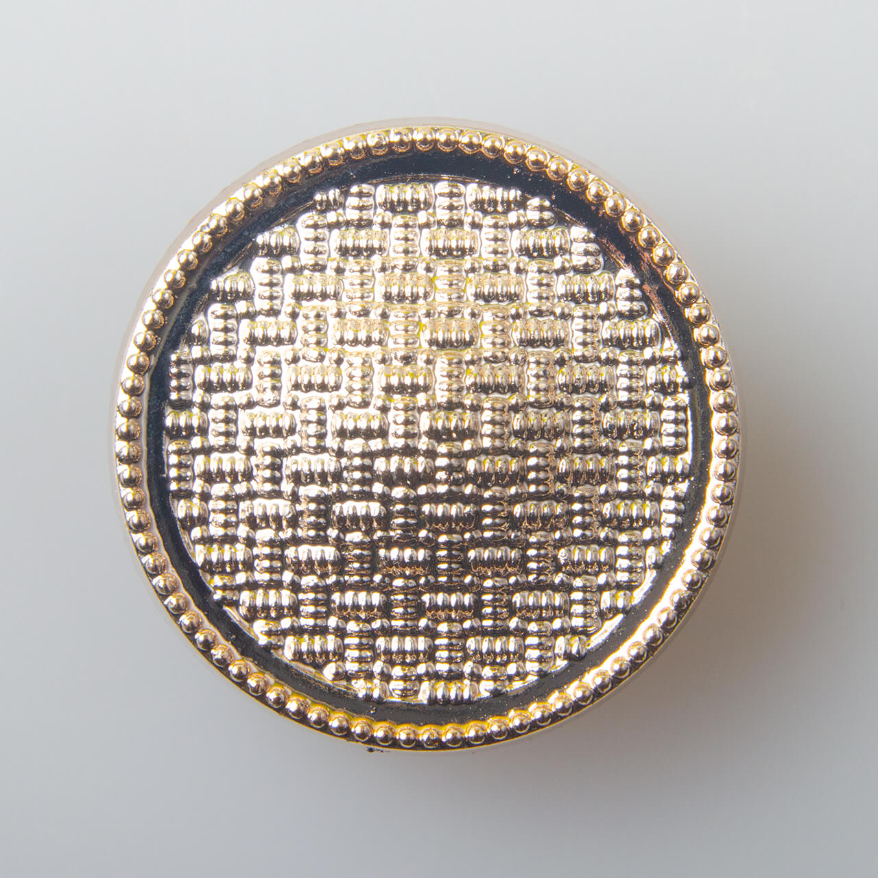 Guzik w elegancką kratkę, tworzywo sztuczne, śr. 25 mm, kolor złoty (B31)