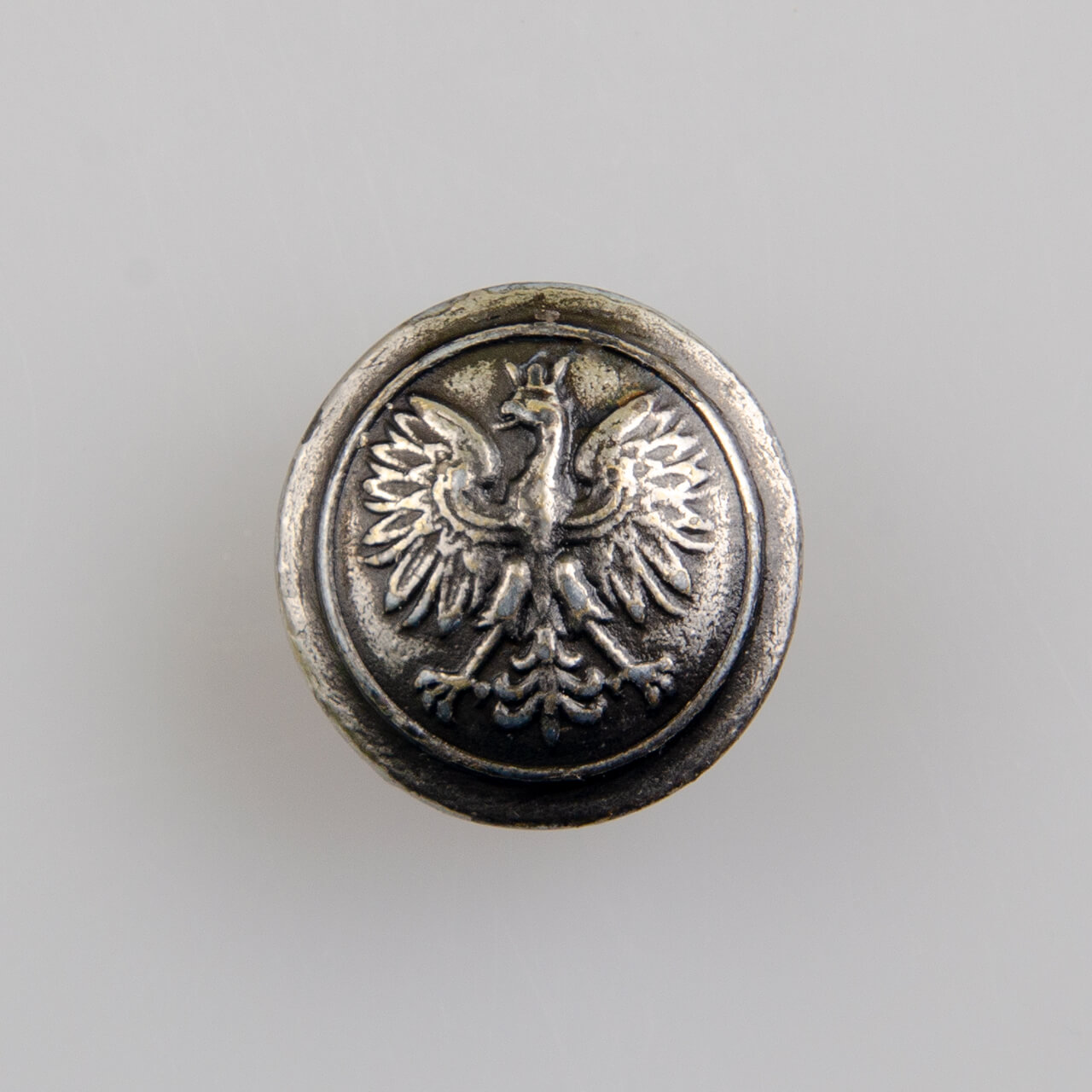 Policyjny guzik z orłem kolor srebrny przecierany, śr. 16 mm (Oficjalny wzór)