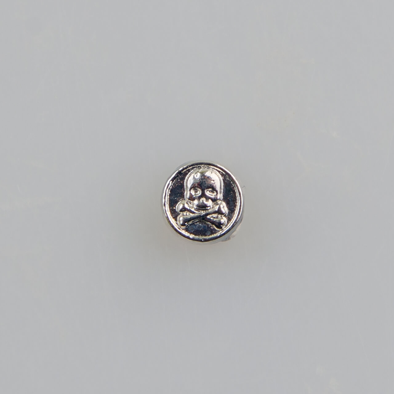 Mini guzik płaski z czaszką i piszczelami, srebrny śr. 5 mm