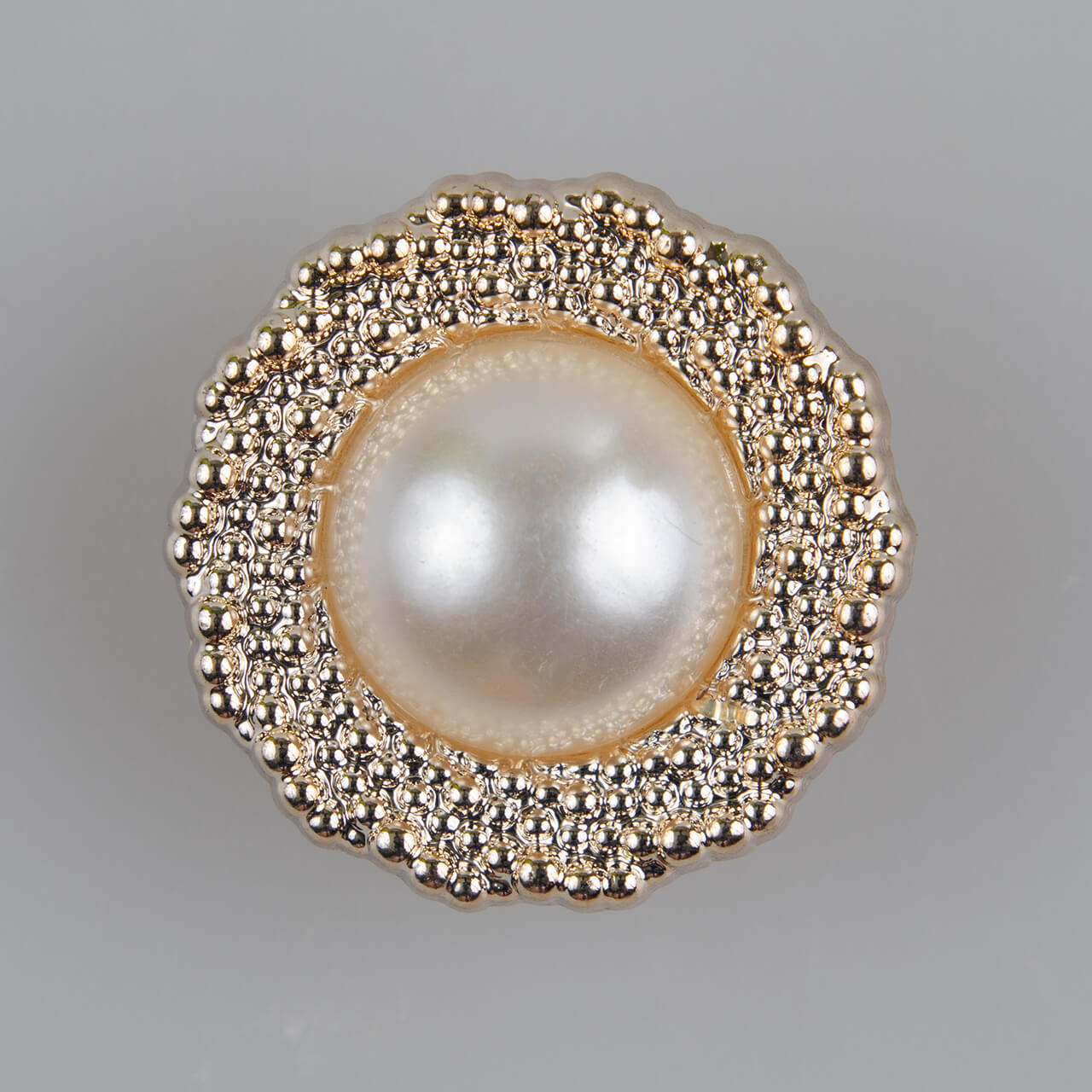 Guzik elegancki z perłą i szerokim rantem, tworzywo sztuczne, śr. 25 mm, kolor jasnozłoty