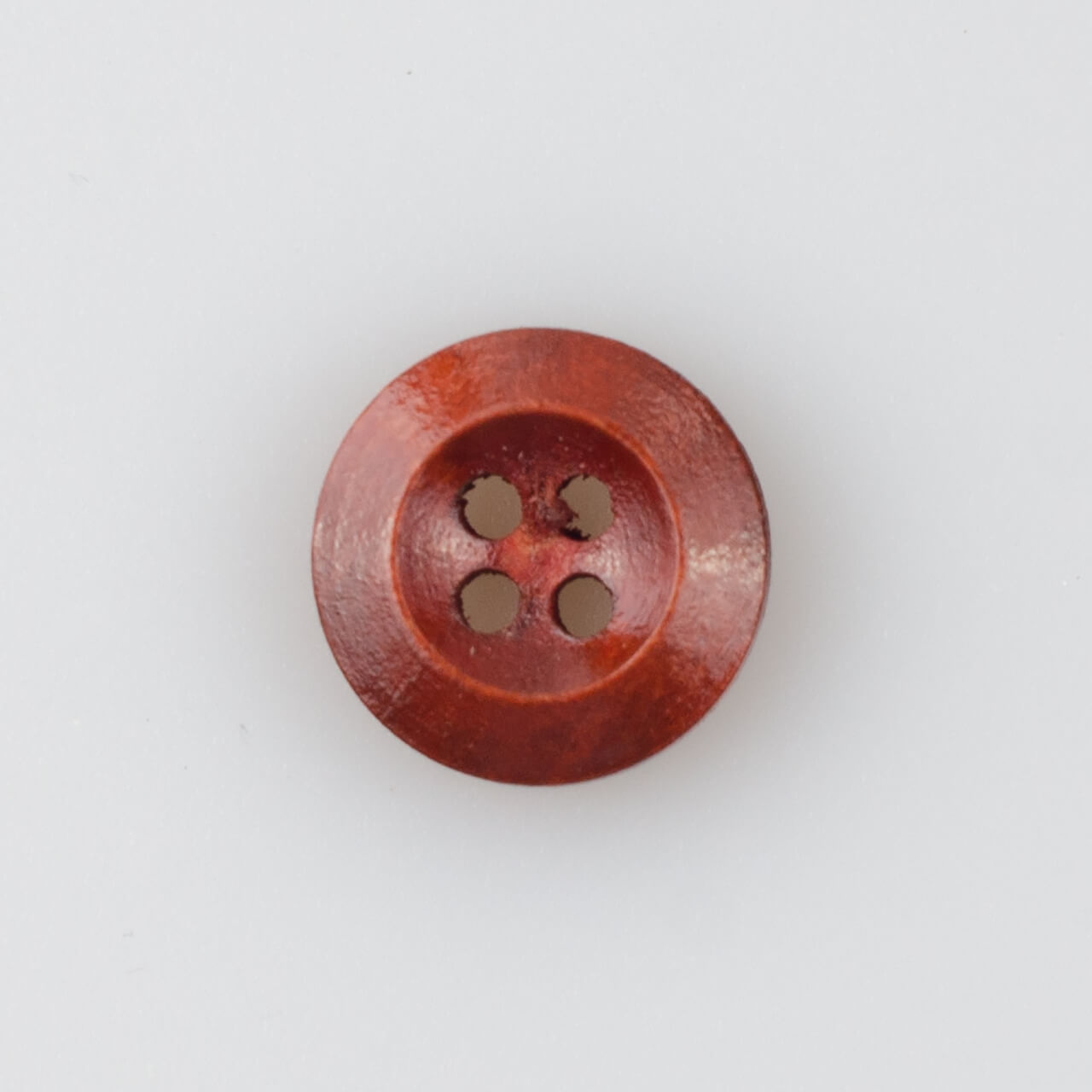Guzik drewniany z płaskim rantem 4 dziurki, śr. 15 mm, kolor mahoń