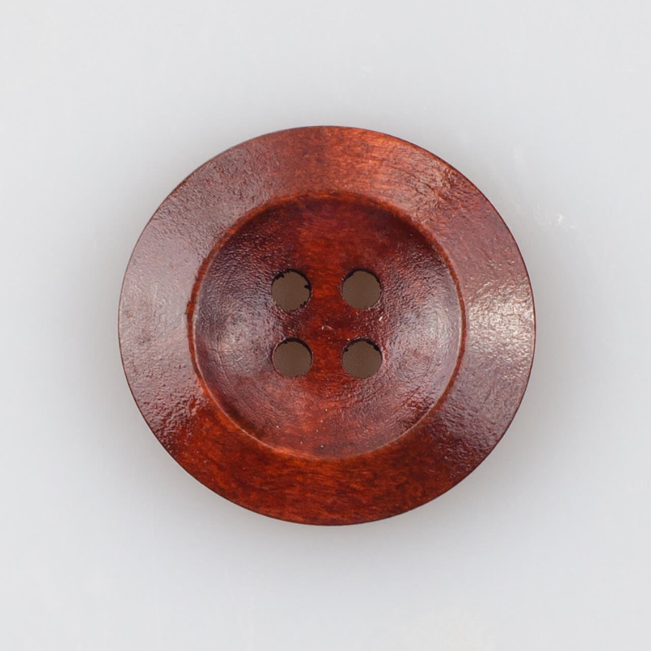 Guzik drewniany z płaskim rantem 5.8 mm, 4 dziurki, śr. 25 mm, kolor mahoń