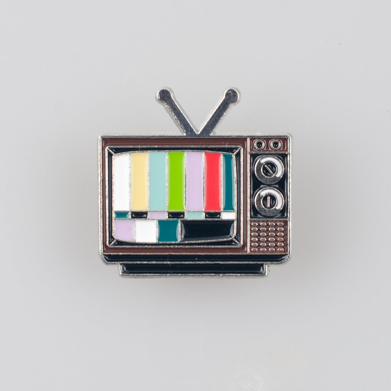 Telewizor retro znaczek pin, metal kolor srebrny/ kolorowa emalia, roz. 30 x 30 mm