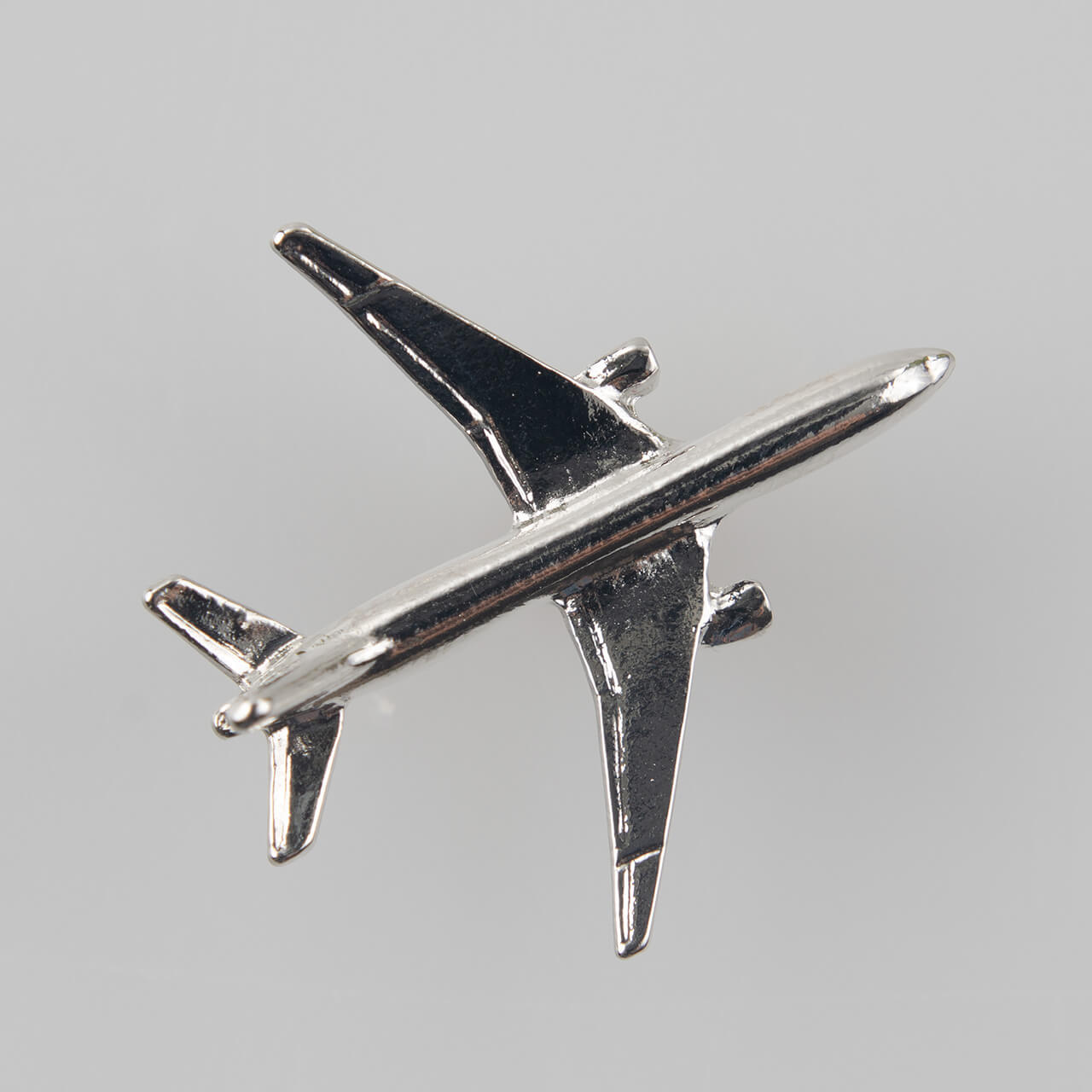 Samolot Airbus 350, srebrny metalowy znaczek na pin/ szpilkę, 30 x 29 mm (#15)