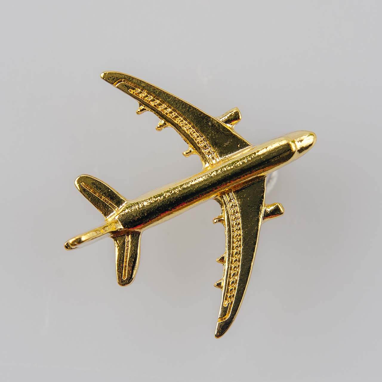 Samolot Boeing 787 Dreamliner, złoty metalowy znaczek na pin/ szpilkę, 28 x 30 mm (#2)