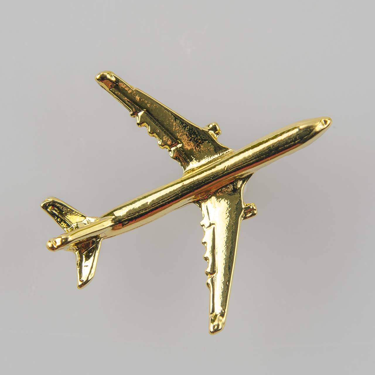 Samolot Boeing 787, złoty metalowy znaczek na pin/ szpilkę, 31 x 29 mm (#5)