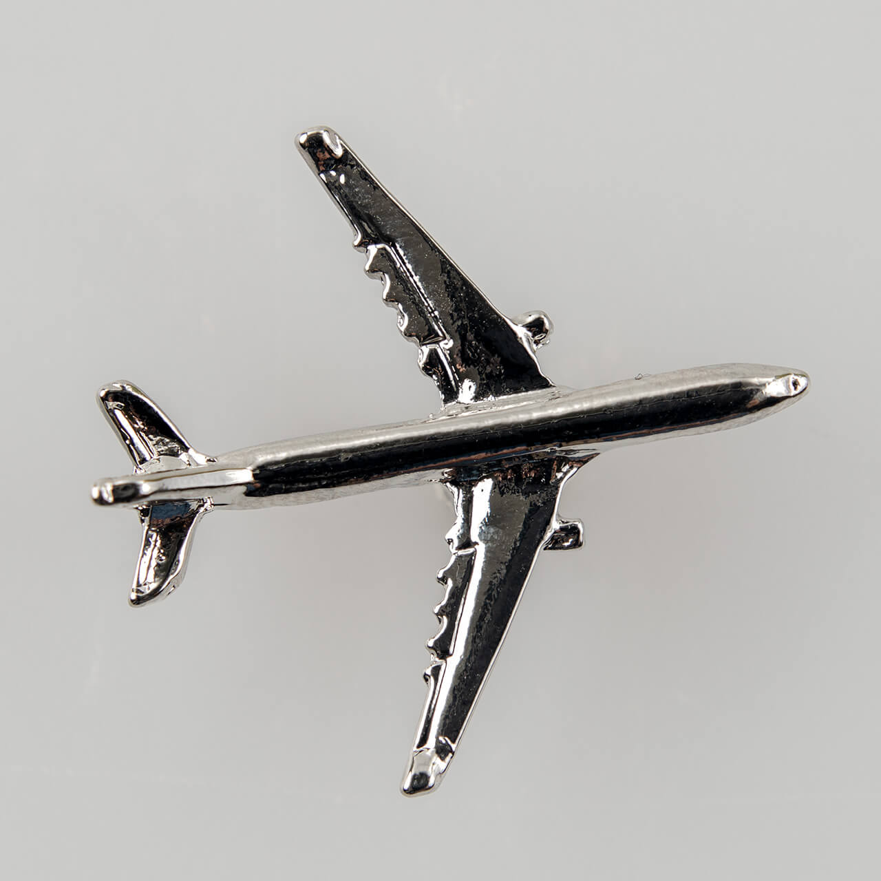 Samolot Boeing 787, srebrny metalowy znaczek na pin/ szpilkę, 31 x 29 mm (#6)
