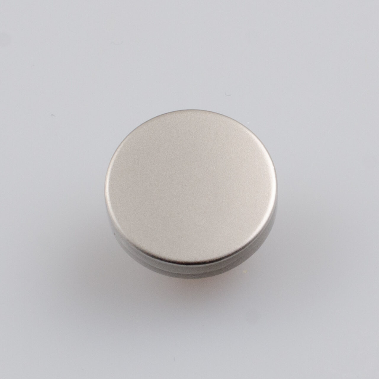 Guzik płaski metalowy matowy srebrny, śr. 15 mm