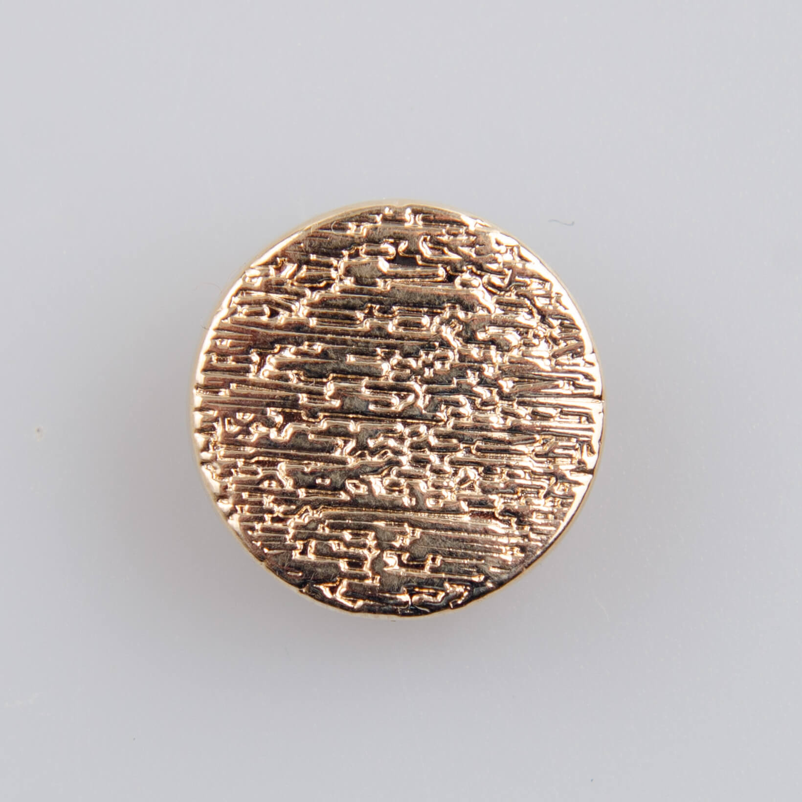 Guzik płaski metalowy gładki złoty, wzór kamień, śr. 18 mm
